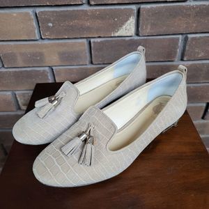 VC Signature brushed suede tan tassle loafers wood stack heel size 7